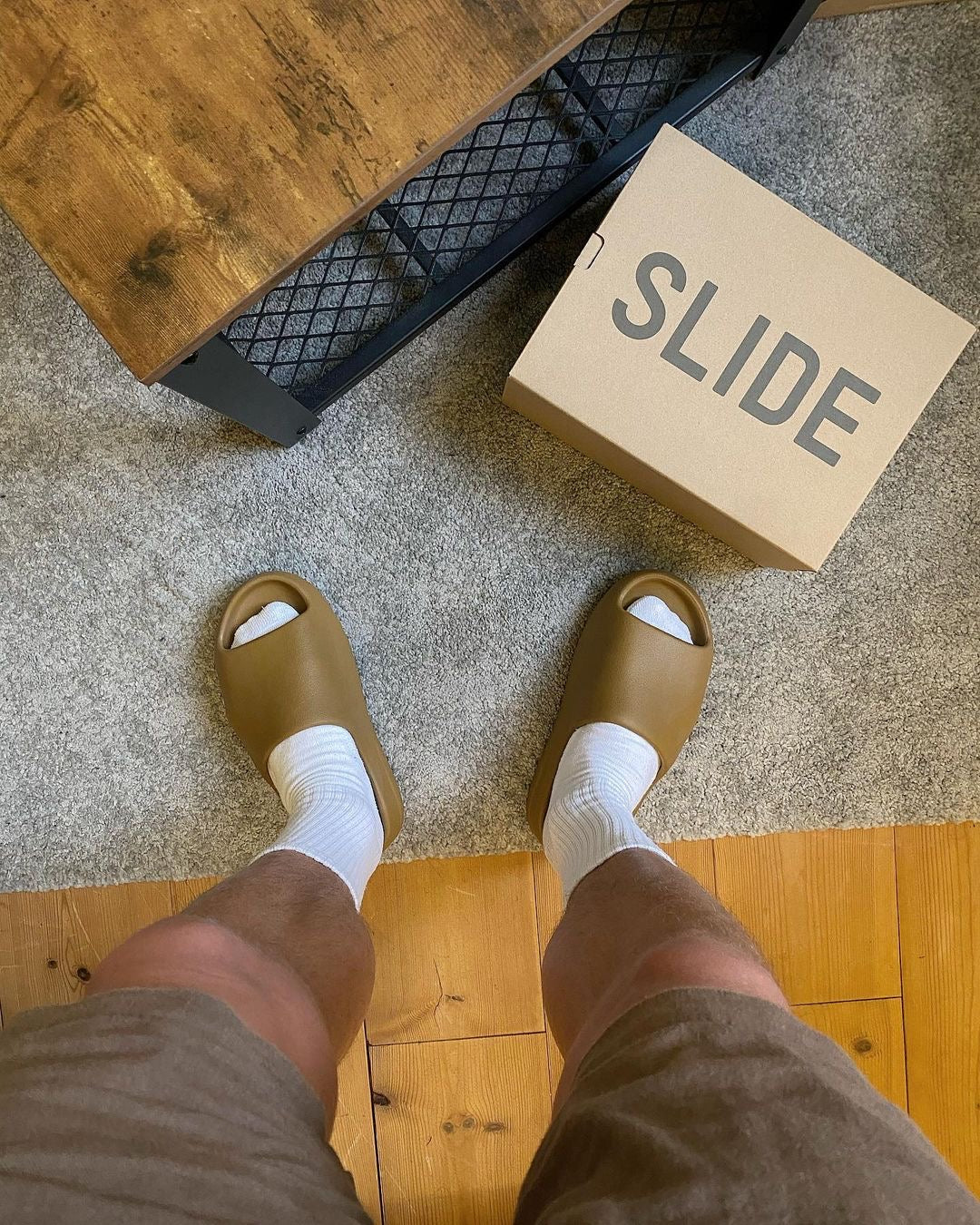 Yeezy Slides - “ Earth Brown ”