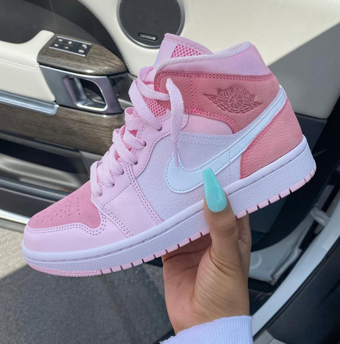 WMNS Air Jordan 1 Mid “Digital Pink”