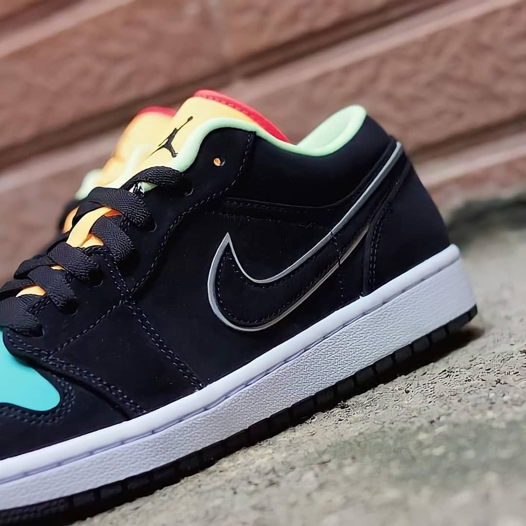 Air Jordan 1 Low “ Aurora Green “