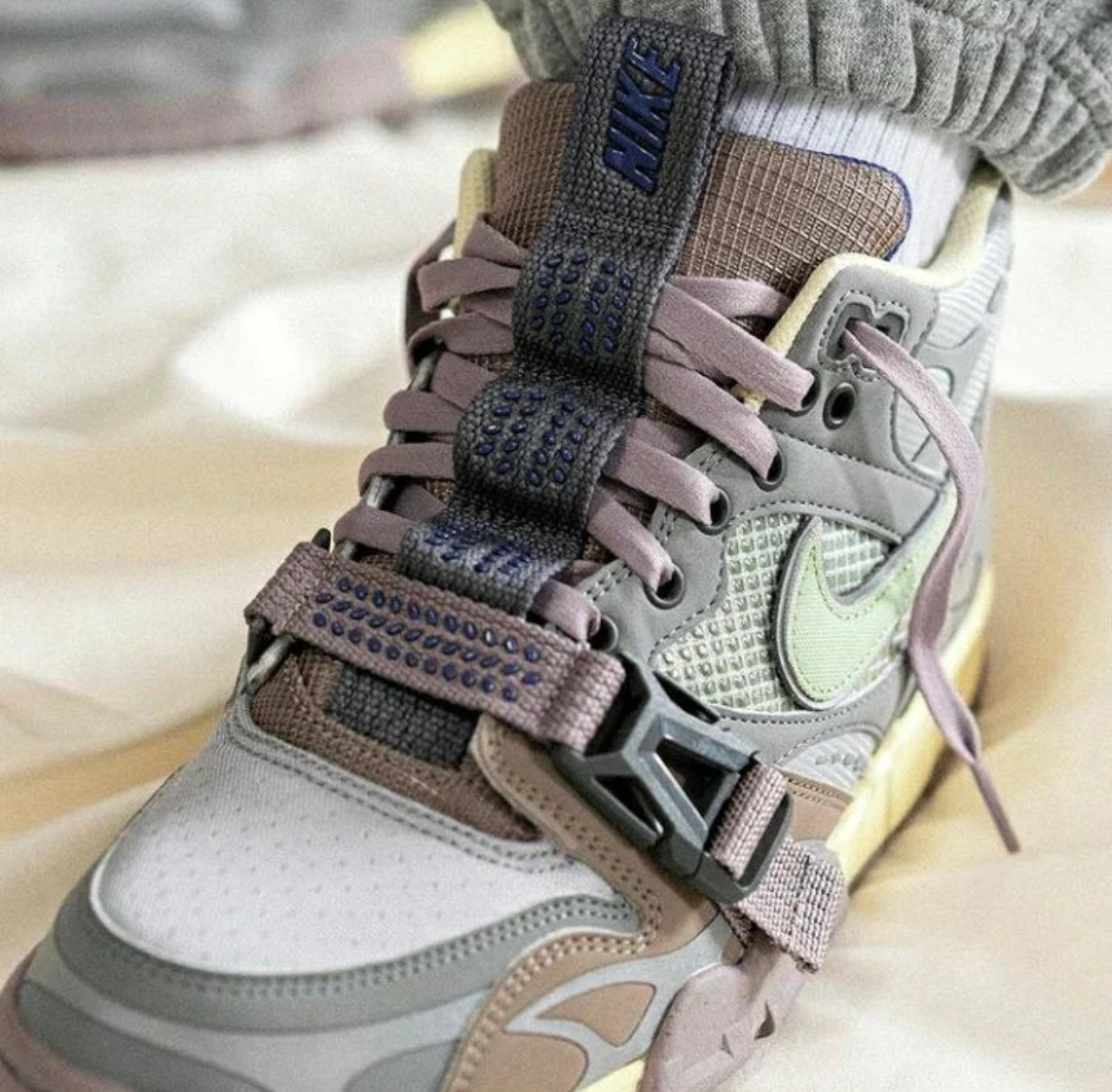 Air Trainer 1 SP “HoneyDrew”