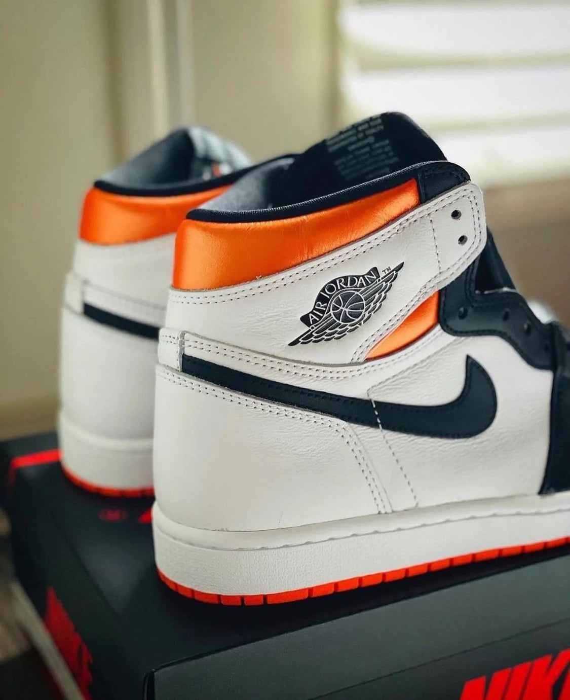 Air Jordan 1 High OG “Electro Orange”