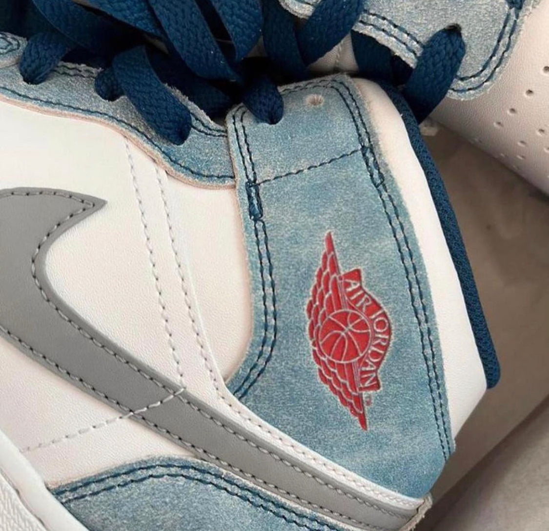 WMNS Air Jordan 1 Mid “ French Blue “