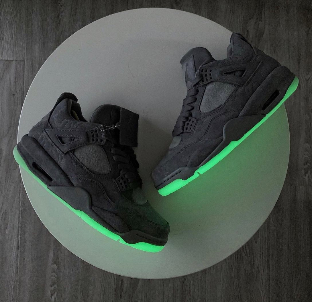 Kaws x Air Jordan 4 Grey ( Glows In Dark )