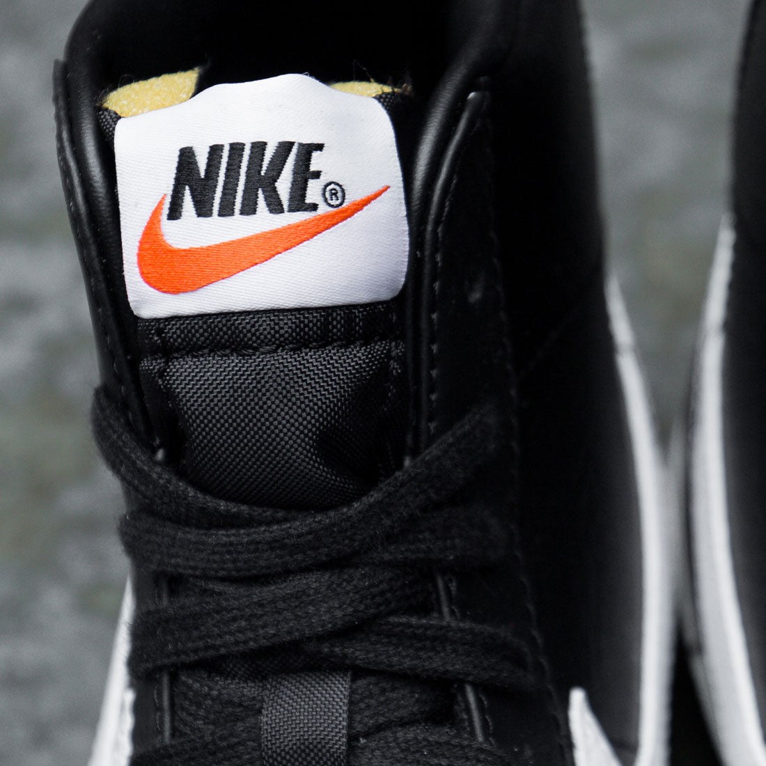 Blazer Mid “ Vintage Black /White “