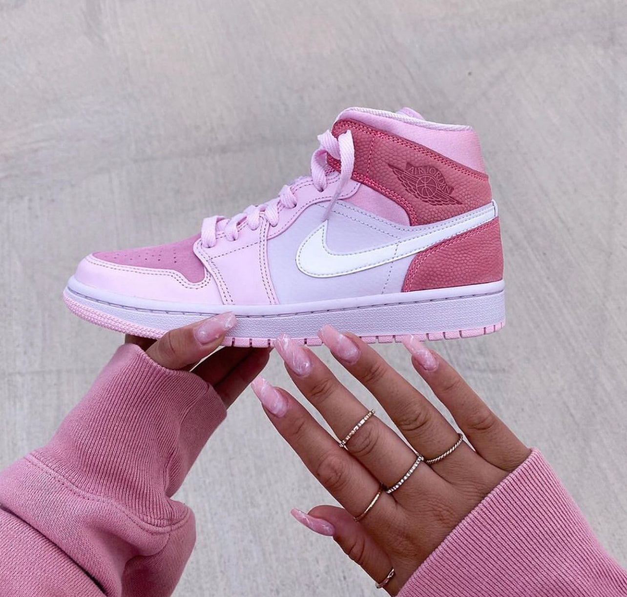 WMNS Air Jordan 1 Mid “Digital Pink”