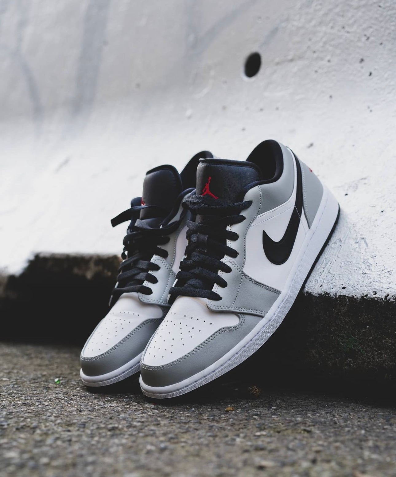 Air Jordan 1 Retro Low “Light Smoke Grey”