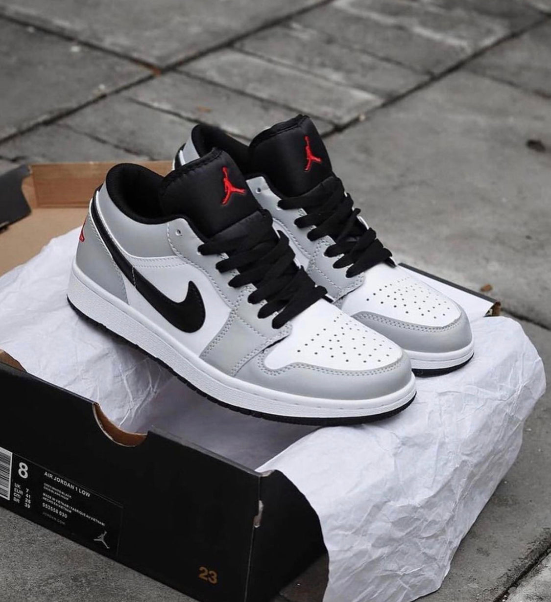 Air Jordan 1 Retro Low “Light Smoke Grey”