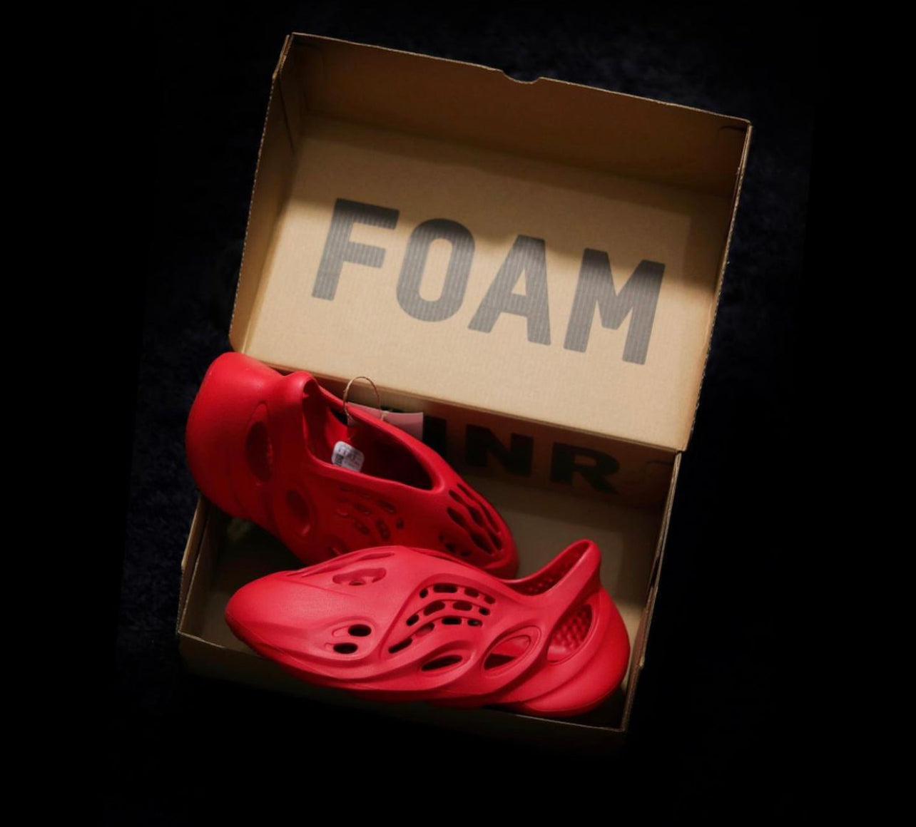 Yeezy Foam RNNR “Vermillion“