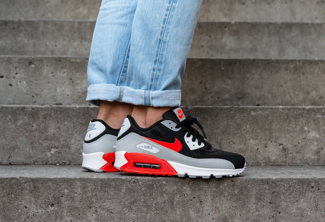 Airmax 90 Essential Wolf Grey / Bright Crimson