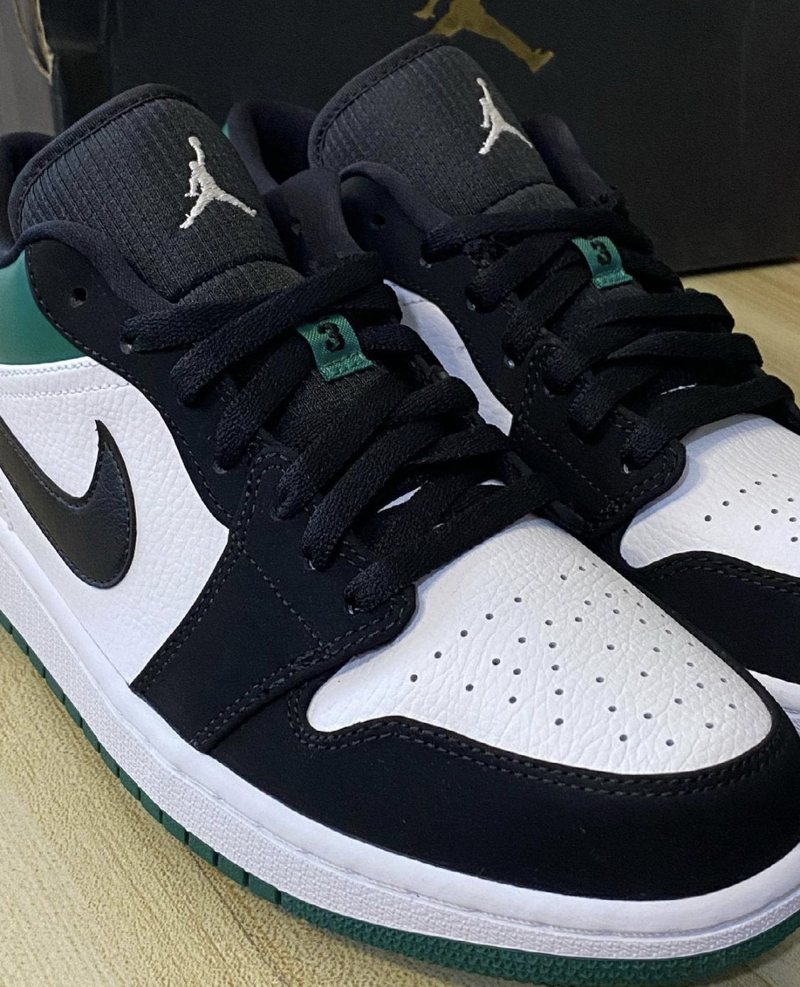 AJ 1 Low Mystic Green
