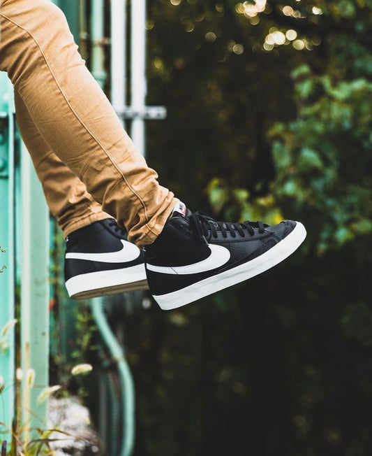 Blazer Mid “ Vintage Black /White “