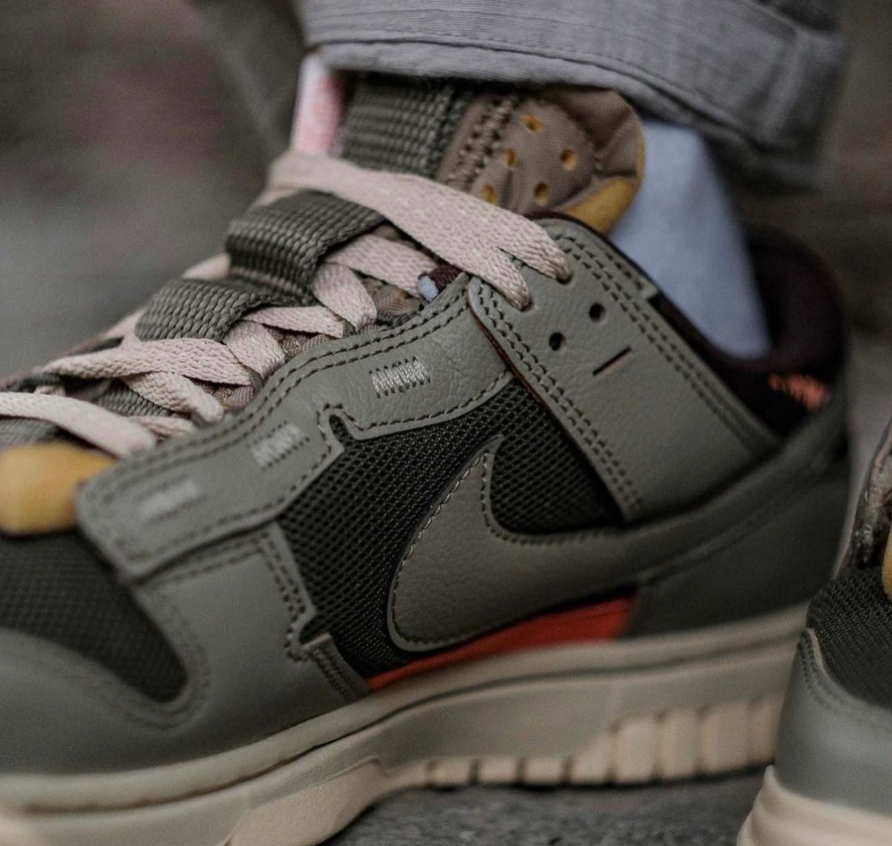 Dunk Low Remaster “ Medium Olive “