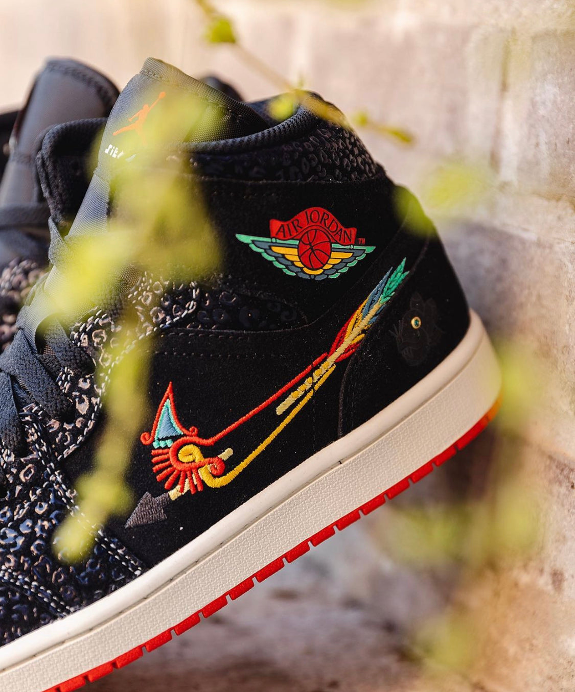 Air Jordan 1 Mid “ Siempre Familia “