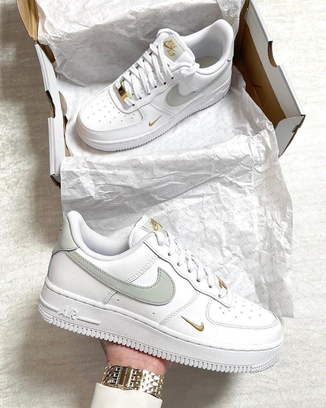 Airforce 1 Low 07 Essential “ White / Grey “