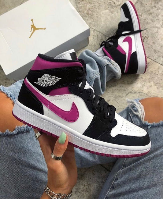 WMNS Air Jordan 1 Mid “Magenta”