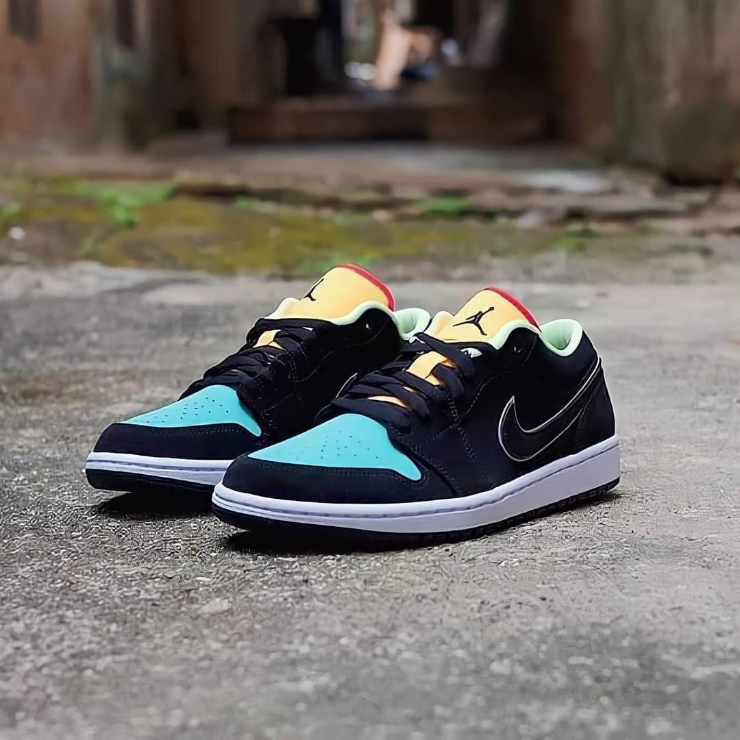 Air Jordan 1 Low “ Aurora Green “