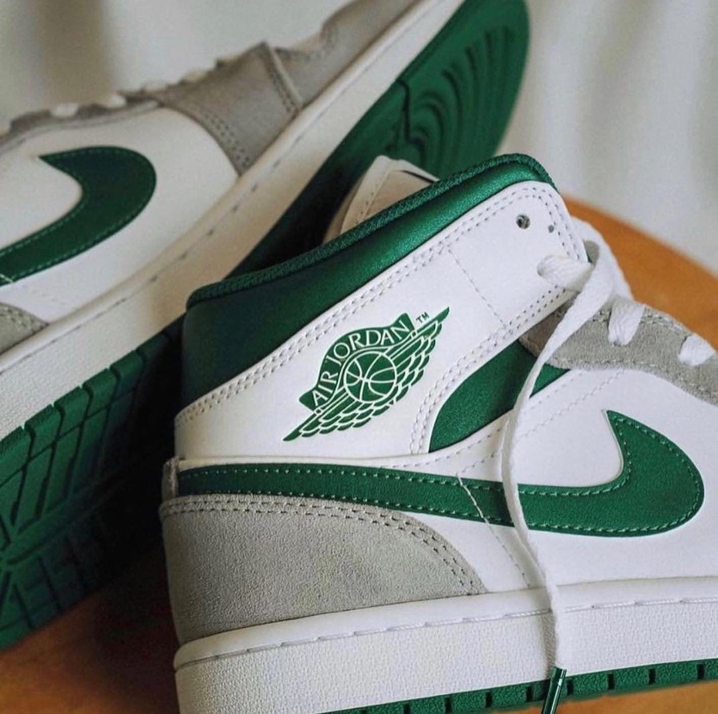 Air Jordan Retro 1 Mid Se “Grey/Pine Green”