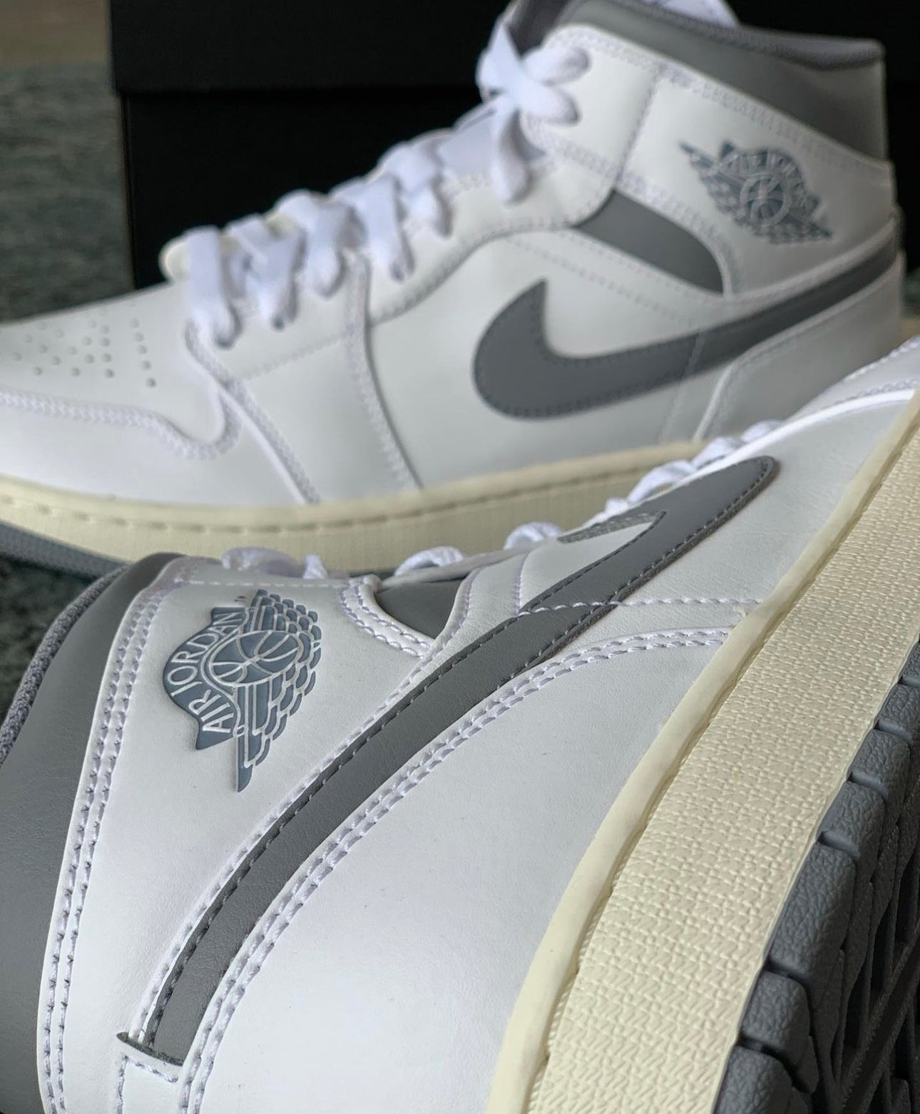 Air Jordan 1 Mid “ Neutral Grey “