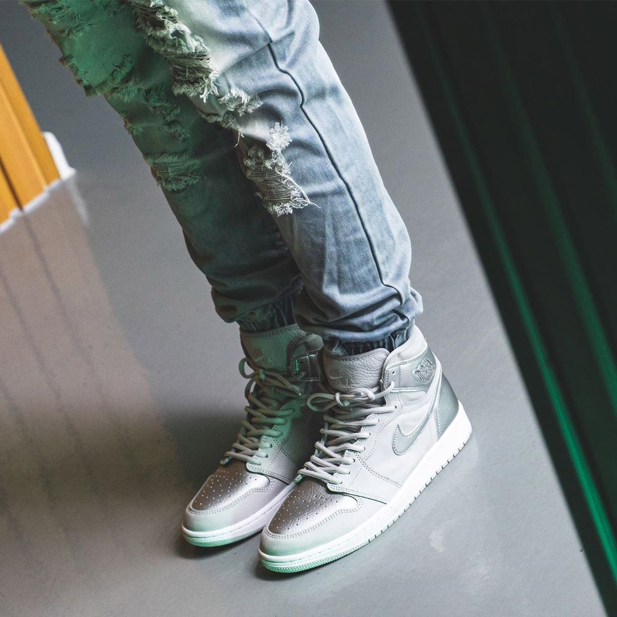 Air Jordan 1 CO JP “Metallic Silver”